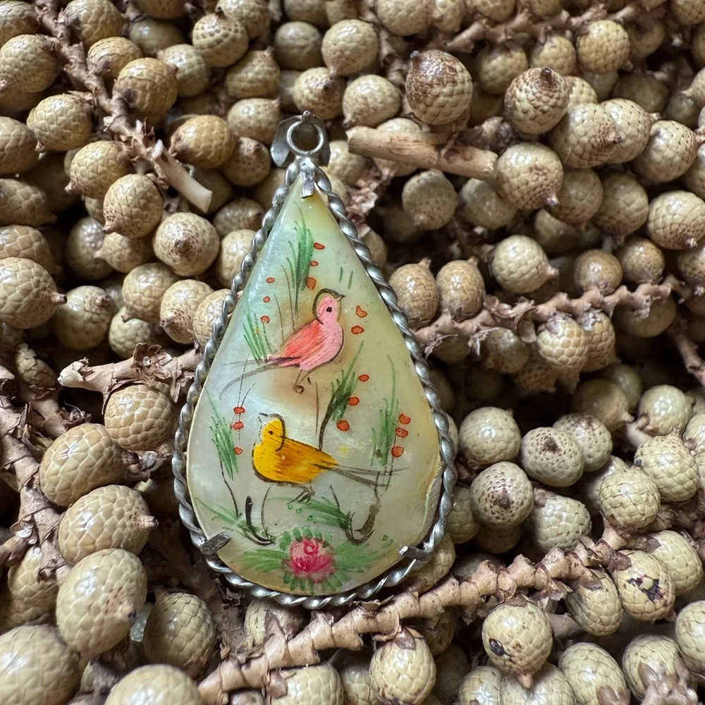 🌈SOLD🌈Vintage Two Sided Hand Painted Bird Scene Horse Scene Pendant - Picture 2 of 12